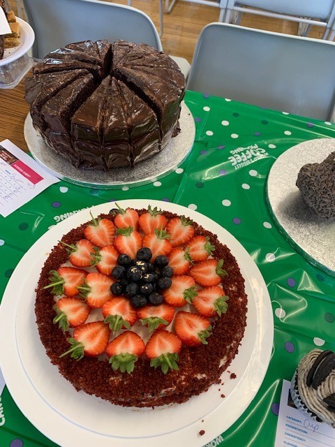 picture of a chocolate cake and a red velvet cake